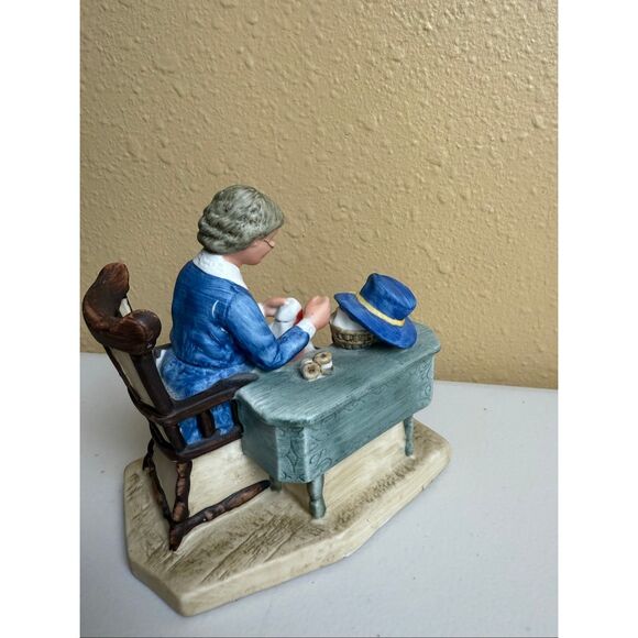 Vintage 1981 Norman Rockwell Porcelain Figure - Mending the Flag - Picture 7 of 12
